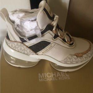 Brand new size 8 Michael kors